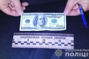 У Вараші на Рівненщині п'яненький водій вчинив ДТП і намагався відкупитися від поліції сотнею «баксів»