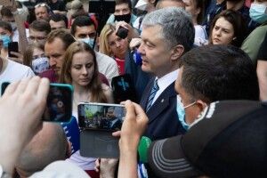 В Офісі генпрокурора готують дві кримінальні справи проти Порошенка за хуліганство – адвокат Ілля Новіков