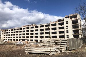 У Горохові з довгобуду лікарні роблять два будинки