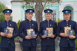 Волинян обурила «кадетська» форма випускників-семінаристів духовного училища УПЦ МП у Володимирі