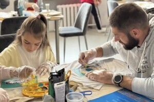 Провели майстер-клас ветеранам та їх дітям: у наймолодшому місті на Волині відзначили прийдешній День батька (Фото)