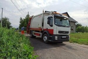 Новенькі сміттєвози виїхали на вулиці Рожища