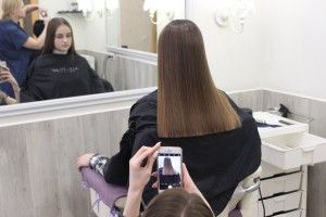 Волинянки віддають коси на перуки для онкохворих дітей