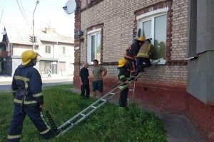 На Волині літня жінка не змогла відімкнути двері оселі медикам