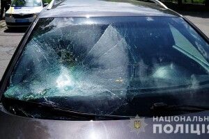 ДТП у Рівному: після наїзду на 35-річну жінку на лобовому склі легковика утворилася яма