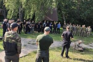 Залучили кінологів і квадрокоптер: на Волині досі шукають зниклого грибника