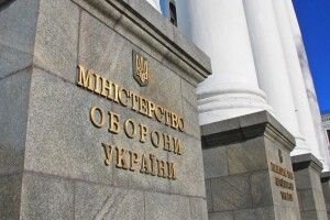 Скандал із закупівлею військової форми: Міноборони вину заперечує