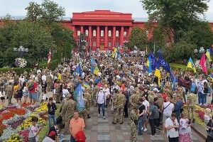 Києвом крокує багатотисячний Марш Незалежності (Відео наживо)
