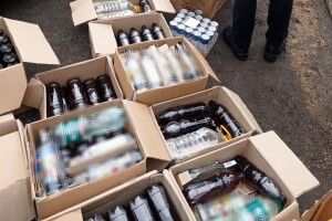 На блокпосту на Рівененщині поліцейські вилучили майже 400 літрів фальсифікованого алкоголю