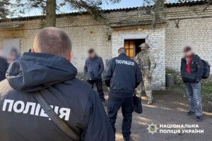 Автомати, гранатомети та 56 тисяч набоїв: на Волині та інших областях «накрили» торговців зброєю