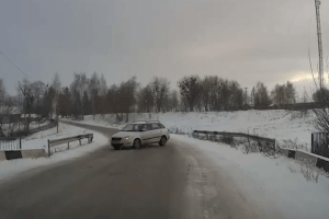 На Рівненщині водій перевищив швидкість і врізався в зустрічне авто (Відео) 