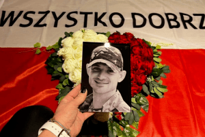 «Я втомився, Боже мій... Не хочу більше вбивати»: на Волині поляк помітив могилу Героя, де майорів український та польський стяг (Фото)
