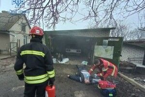 Закрився у гаражі та завів авто: волинянин намагався покінчити життя самогубством