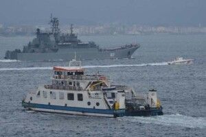 Росія перекинула в Чорне море два бойові кораблі