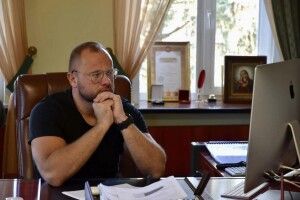 Мер Луцька виклав відео, у якому його звинувачують у грошових оборудках, і зіронізував
