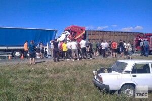 На росії під Ульяновськом зіткнулися автобус і дві вантажівки: щонайменше 16 загиблих