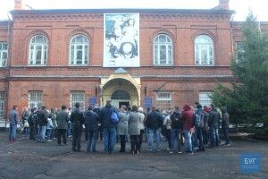 У Володимирі-Волинському до війська сьогодні відправили перших строковиків