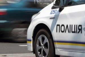 Бояться штрафів: маршрутки вирішили об’їжджати переповнену зупинку через рейд поліції (Фото)