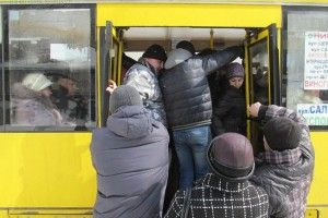 Сервіс по-рівненськи:  пасажирів виганяють посеред дороги