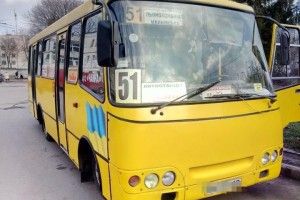 Водій маршрутки «летів» на «червоний»