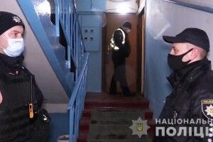 Мати і дочка годину замітали сліди, поки їхня рідна людина помирала (Відео)