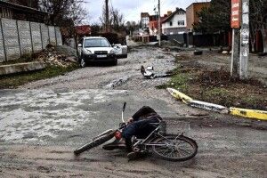 Російська влада відповість за злочини в Бучі – Макрон