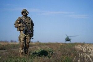 Кабмін збільшив чисельність військовослужбовців ЗСУ, які можуть бути направлені на службу в органах військового управління за кордоном