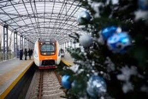 Понад 10 тисяч українців зустрінуть Новий рік у поїздах