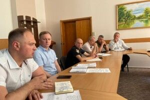 У Луцьку обговорили стан боротьби з незаконними порубками лісу (Фото) 