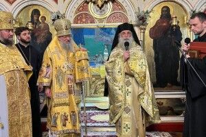 Митрополит УПЦ МП, позбавлений громадянства, досі веде богослужіння на заході України