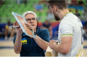 Що сказав головний тренер збірної України, після програного у надзвичайні боротьбі матчу чемпіонам світу з волейболу