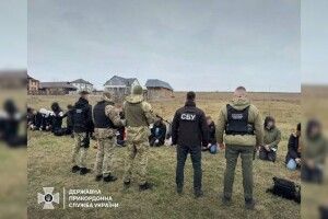 Ухилянти заплатили 340 тисяч доларів водієві за вивезення України