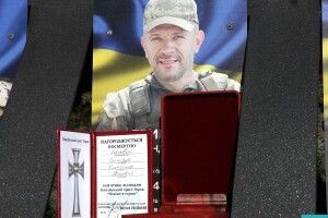 Рідним полеглого воїна з Волині вручили посмертну нагороду «Навіки в строю»