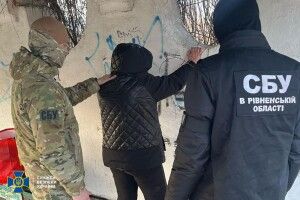 У Рівному затримали 42-річну жінку, яка готувала теракт біля ТЦК