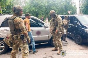Возив зброю з фронту на продаж: у Рівному затримали військового за збут вибухівки