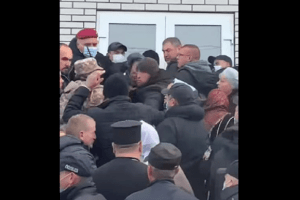 На Вінниччині біля храму побилися віруючі (Відео)