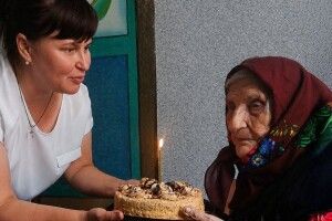 Пережила цілу епоху: у громаді на Волині привітали найстаршу довгожительку