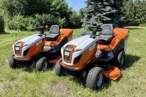 Для Нововолинська за 400 тисяч купили два спеціальні тракторці  