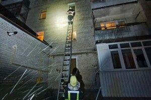 «Виявили на підлозі»: рятувальники допомогли хворій (Фото)