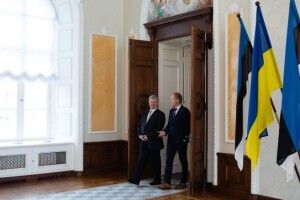 Порошенко в естонському парламенті закликав збільшити постачання зброї для ЗСУ та посилити санкції проти рф (Фото, відео)