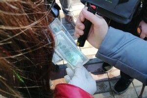 Доцентка кафедри вимагала від аспіранта 11 тисяч доларів за успішний захист дисертації