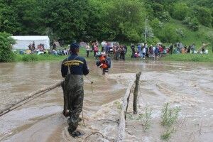 На Хмельниччині річка Смотрич взяла в полон 255 туристів (фото)