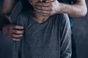 23-річного волинянина, який розбещував 6-літнього хлопчика, взяли під варту