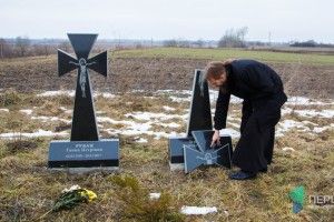 На Волині втретє за рік розбили пам’ятник на могилі монаха
