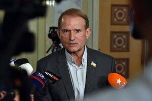 У Медведчука «знайшовся» фрагмент першої в історії друкованої книги. Вчені світу вважають це дивом