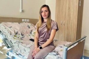 Блювала після кожної їжі: у Львові медики врятували жінку від голодної смерті