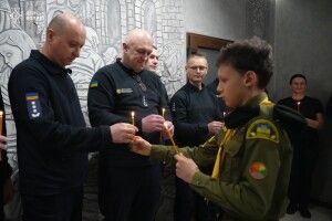 Пластуни передали волинським рятувальникам Вифлеємський вогонь миру