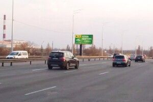 На семи вулицях Києва відсьогодні таки дозволили ганяти зі швидкістю 80 км/год