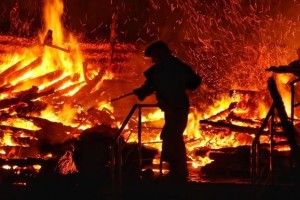Влучила блискавка: на Іваничівщині під час гасіння пожежі постраждав чоловік