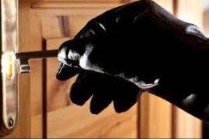 Винесли гроші і золото: у Горохові обчистили два будинки